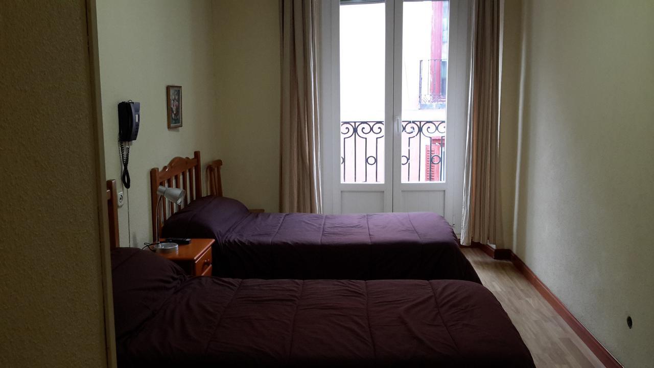 Hostal Rio Parana Madrid Eksteriør billede