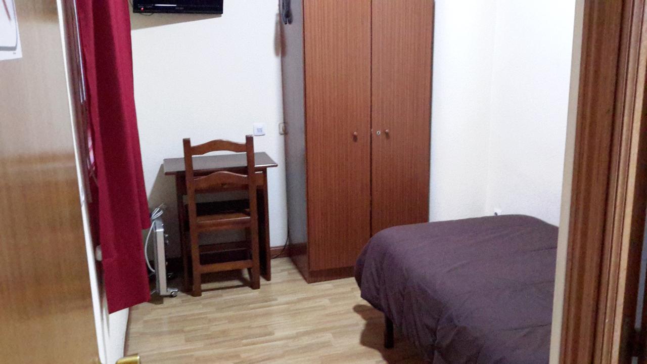 Hostal Rio Parana Madrid Eksteriør billede