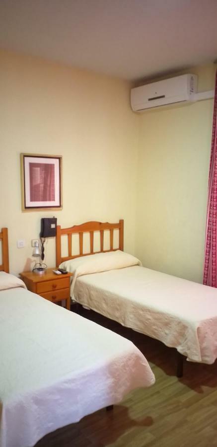 Hostal Rio Parana Madrid Eksteriør billede