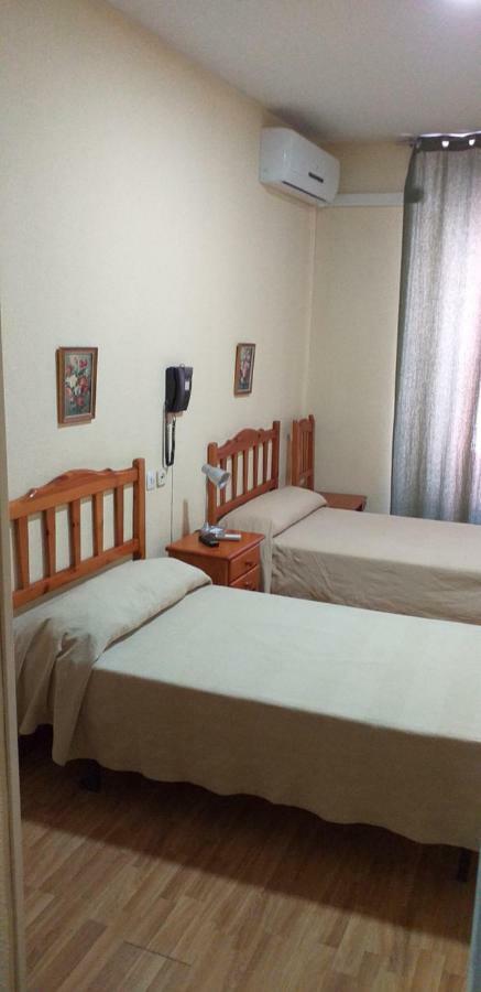 Hostal Rio Parana Madrid Eksteriør billede