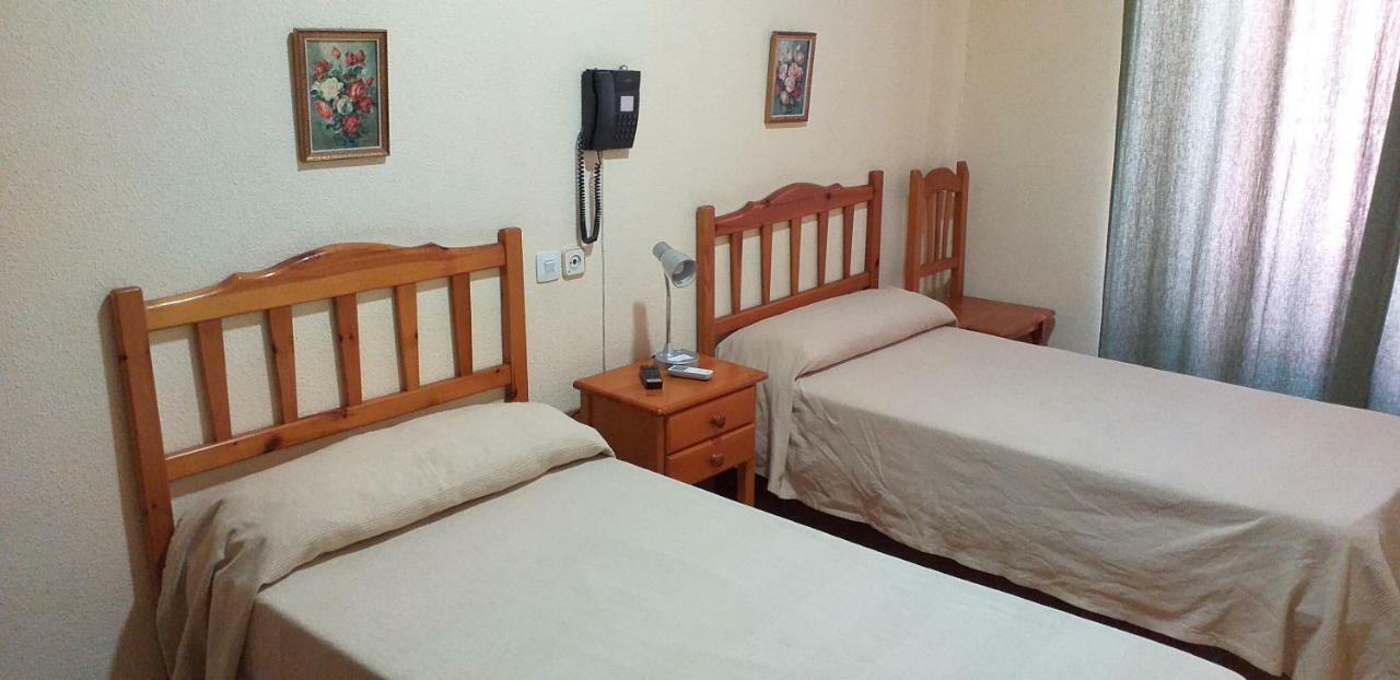 Hostal Rio Parana Madrid Eksteriør billede