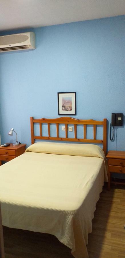 Hostal Rio Parana Madrid Eksteriør billede