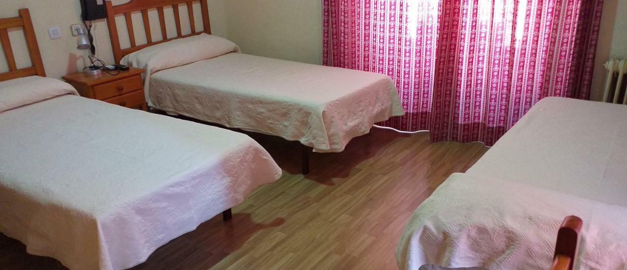 Hostal Rio Parana Madrid Eksteriør billede
