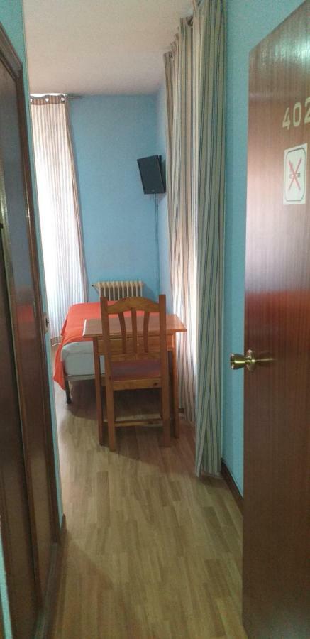 Hostal Rio Parana Madrid Eksteriør billede