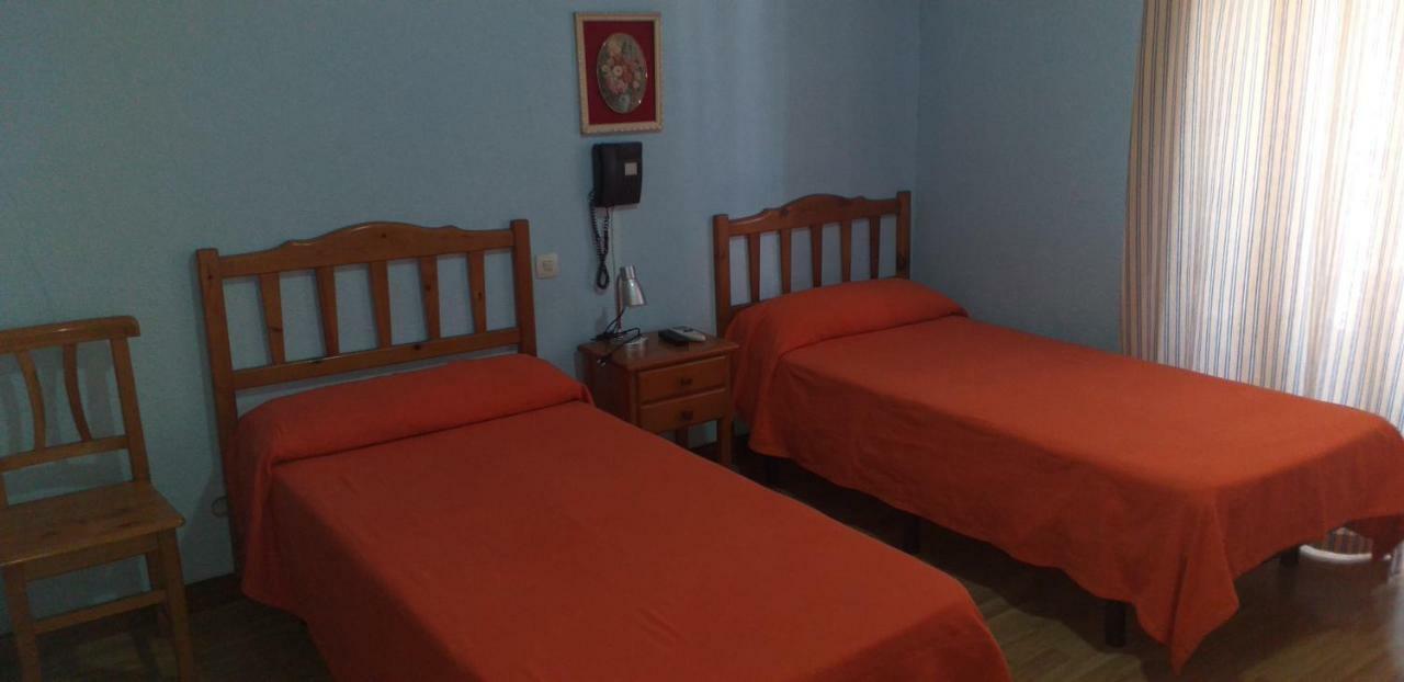Hostal Rio Parana Madrid Eksteriør billede